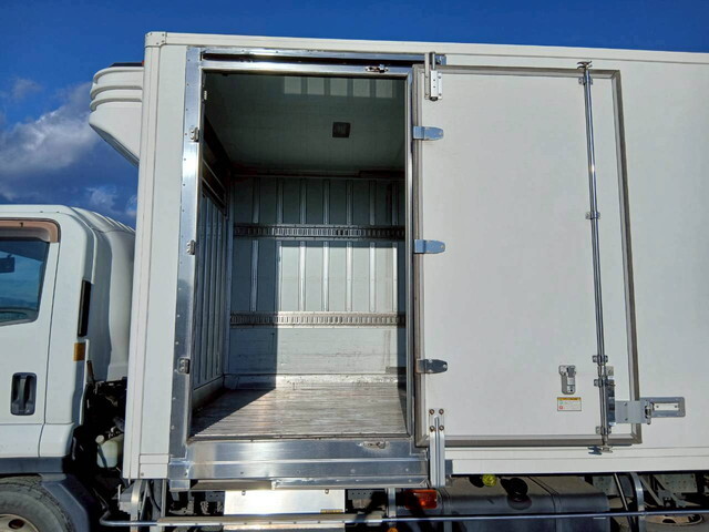 いすゞフォワード冷凍車（冷蔵車）中型（4t）[写真15]