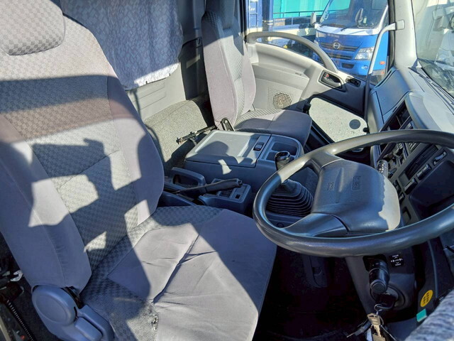 いすゞフォワード冷凍車（冷蔵車）中型（4t）[写真38]