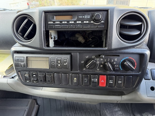 日野デュトロ冷凍車（冷蔵車）小型（2t・3t）[写真32]