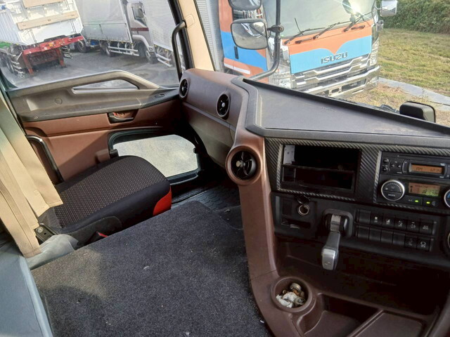 日野プロフィアトレーラーヘッド（トラクターヘッド）大型（10t）[写真32]