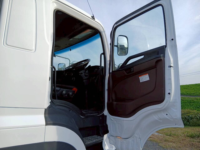 日野プロフィアトレーラーヘッド（トラクターヘッド）大型（10t）[写真39]