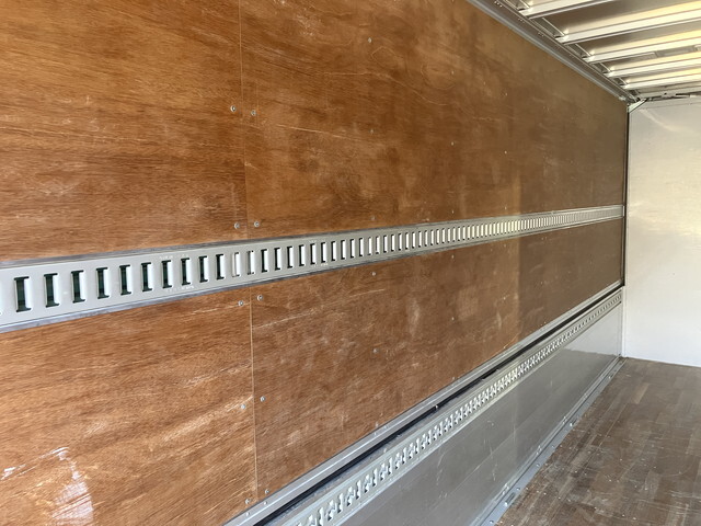 いすゞフォワードアルミウイング中型（4t）[写真14]