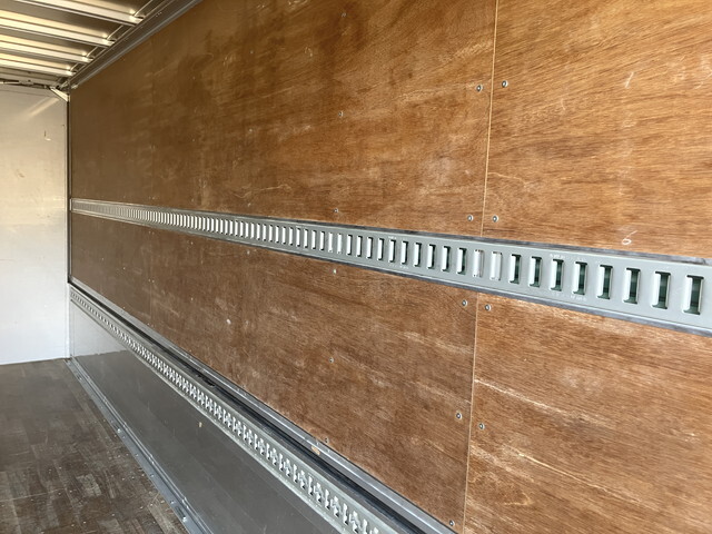 いすゞフォワードアルミウイング中型（4t）[写真15]