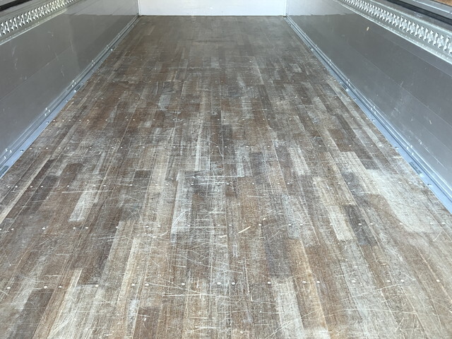 いすゞフォワードアルミウイング中型（4t）[写真16]