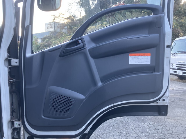 いすゞフォワードアルミウイング中型（4t）[写真30]