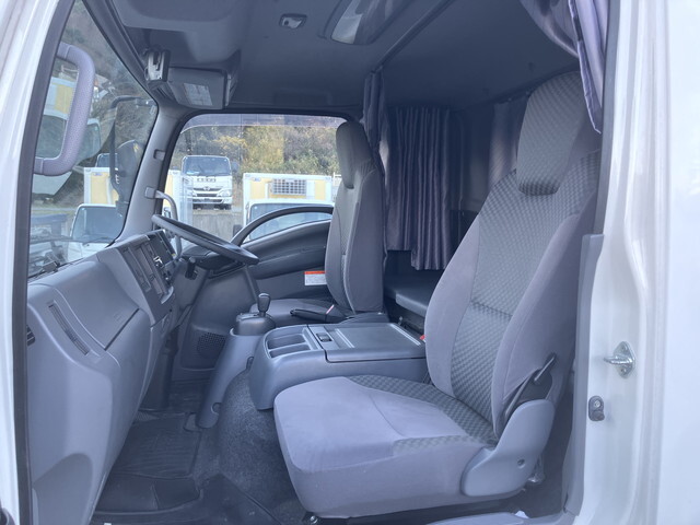 いすゞフォワードアルミウイング中型（4t）[写真32]