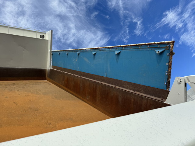 日野プロフィアダンプ大型（10t）[写真10]