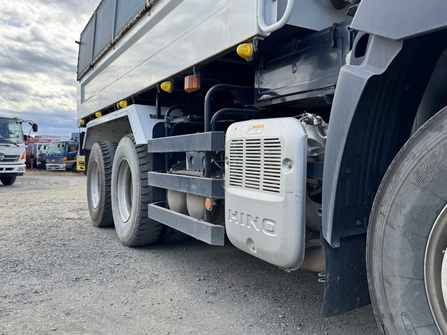 日野プロフィアダンプ大型（10t）[写真24]