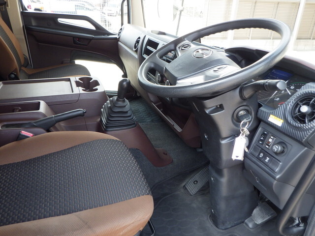 日野レンジャーアルミウイング中型（4t）[写真21]