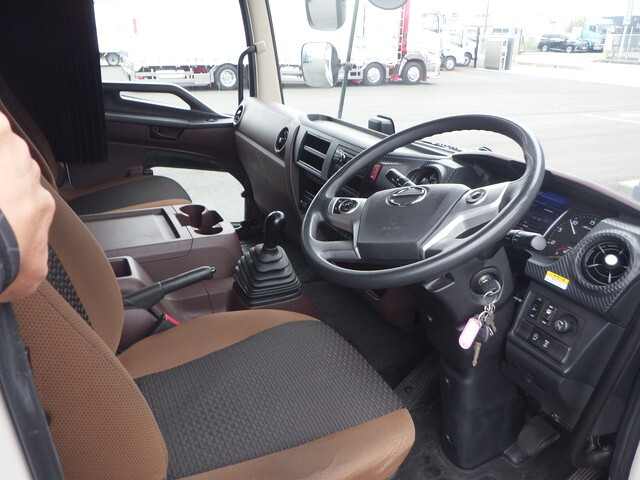 日野レンジャーアルミウイング中型（4t）[写真04]