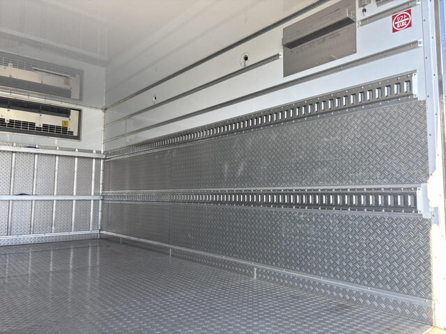 いすゞエルフ冷凍車（冷蔵車）小型（2t・3t）[写真10]