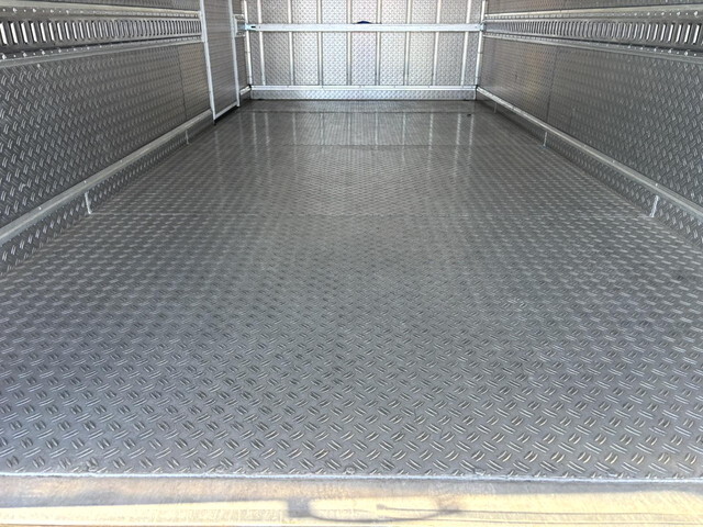 いすゞエルフ冷凍車（冷蔵車）小型（2t・3t）[写真12]