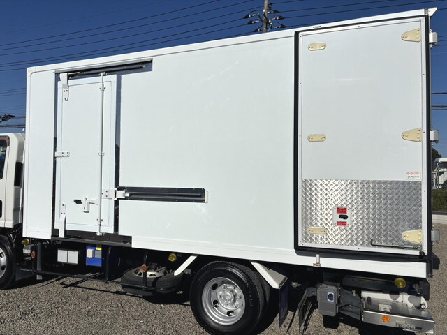 いすゞエルフ冷凍車（冷蔵車）小型（2t・3t）[写真15]