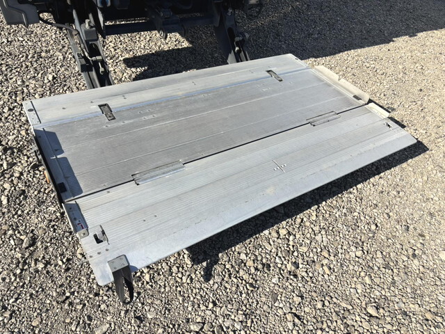 いすゞエルフ冷凍車（冷蔵車）小型（2t・3t）[写真17]