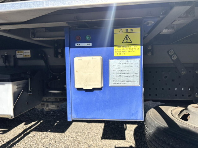 いすゞエルフ冷凍車（冷蔵車）小型（2t・3t）[写真22]