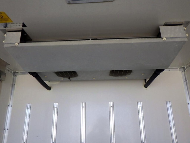 いすゞエルフ冷凍車（冷蔵車）小型（2t・3t）[写真13]