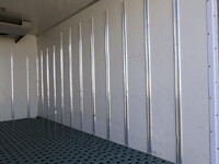 いすゞエルフ冷凍車（冷蔵車）小型（2t・3t）[写真09]