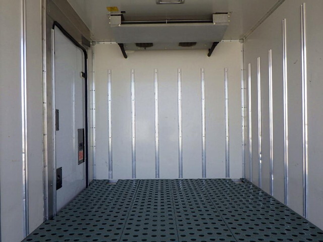 いすゞエルフ冷凍車（冷蔵車）小型（2t・3t）[写真09]