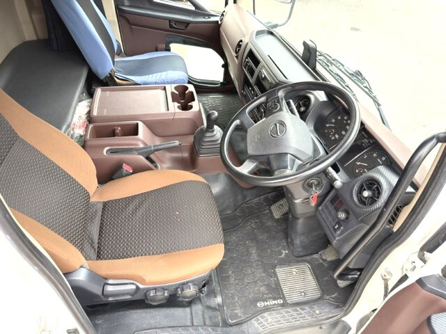 日野レンジャー平ボディ中型（4t）[写真23]