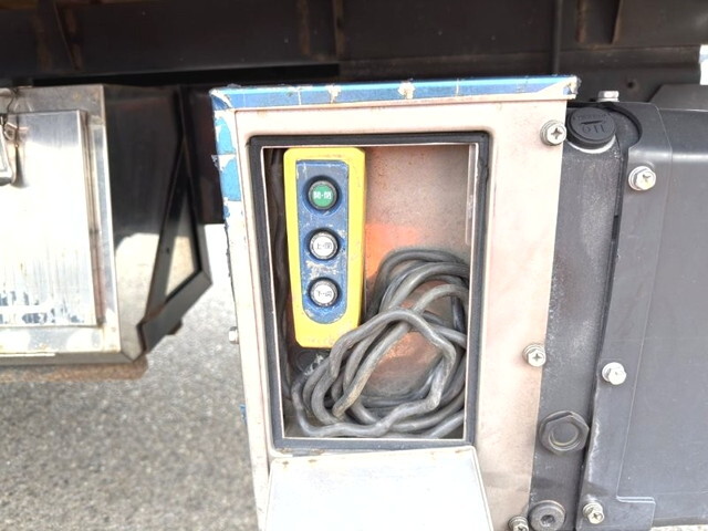 日野レンジャー平ボディ中型（4t）[写真09]