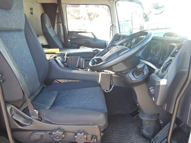 三菱ふそうスーパーグレートコンテナ専用車大型（10t）[写真17]