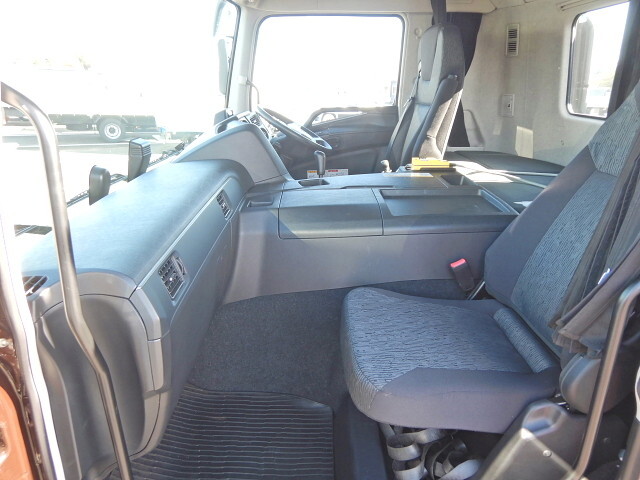 三菱ふそうスーパーグレートコンテナ専用車大型（10t）[写真18]