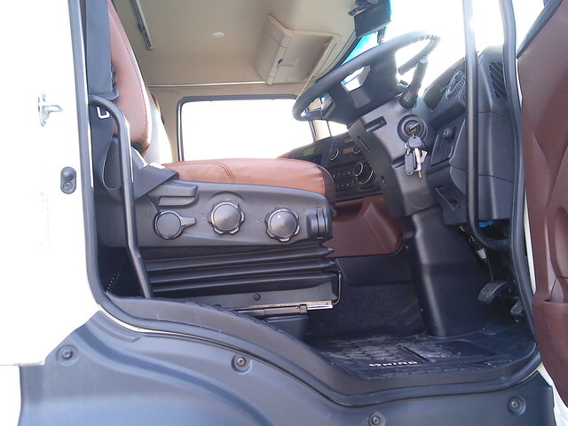 日野プロフィア冷蔵冷凍ウイング大型（10t）[写真19]