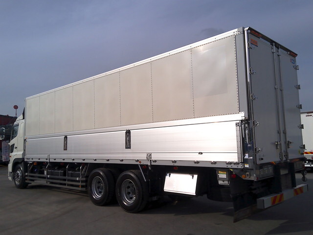 日野プロフィア冷蔵冷凍ウイング大型（10t）[写真02]
