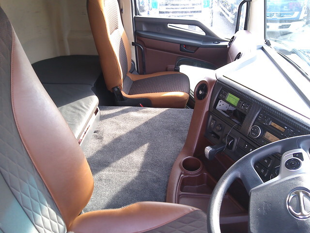 日野プロフィア冷蔵冷凍ウイング大型（10t）[写真23]