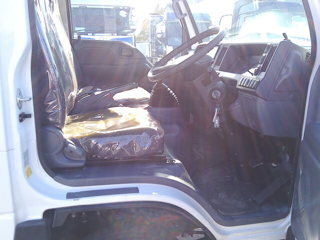 いすゞエルフダブルキャブ（Wキャブ）小型（2t・3t）[写真22]