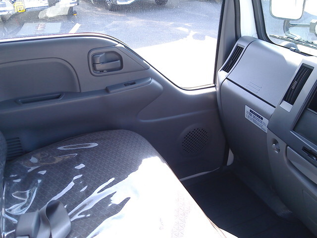 いすゞエルフダブルキャブ（Wキャブ）小型（2t・3t）[写真25]