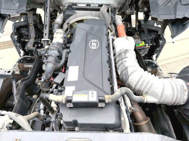 UDトラックスクオントレーラーヘッド（トラクターヘッド）大型（10t）[写真16]