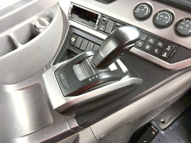 UDトラックスクオントレーラーヘッド（トラクターヘッド）大型（10t）[写真19]