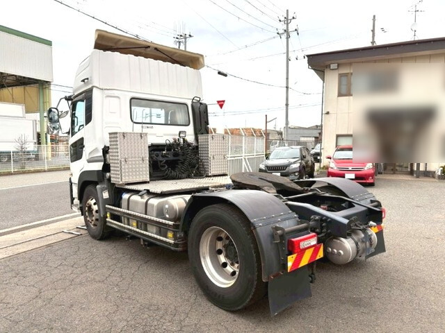 UDトラックスクオントレーラーヘッド（トラクターヘッド）大型（10t）[写真02]