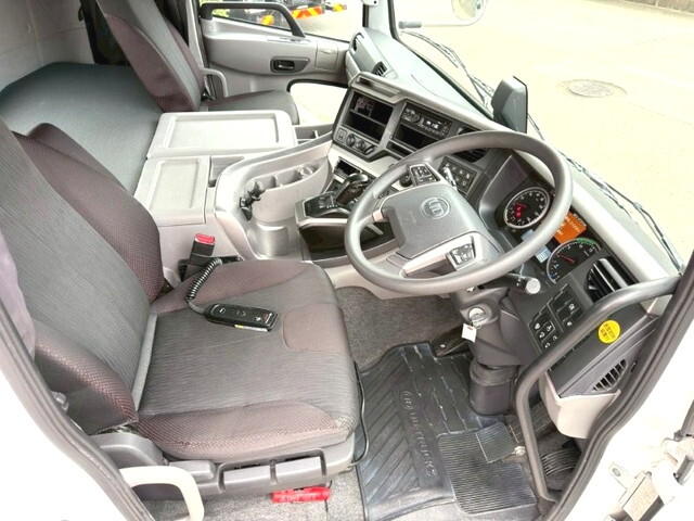 UDトラックスクオントレーラーヘッド（トラクターヘッド）大型（10t）[写真20]