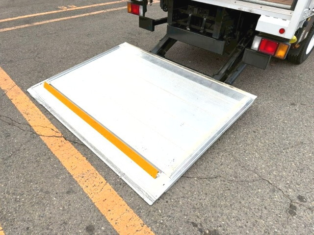 いすゞエルフアルミウイング小型（2t・3t）[写真06]