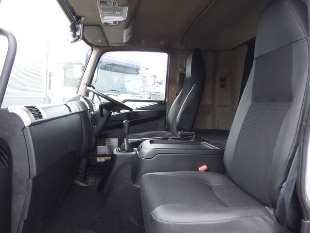 三菱ふそうファイターアルミウイング中型（4t）[写真28]