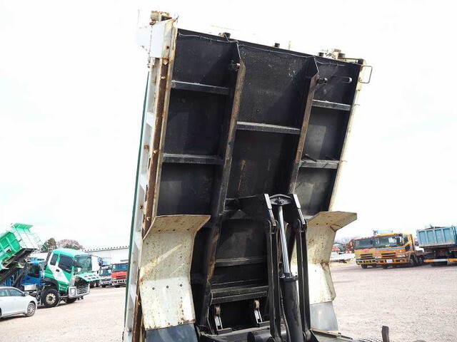 いすゞフォワードダンプ中型（4t）[写真11]