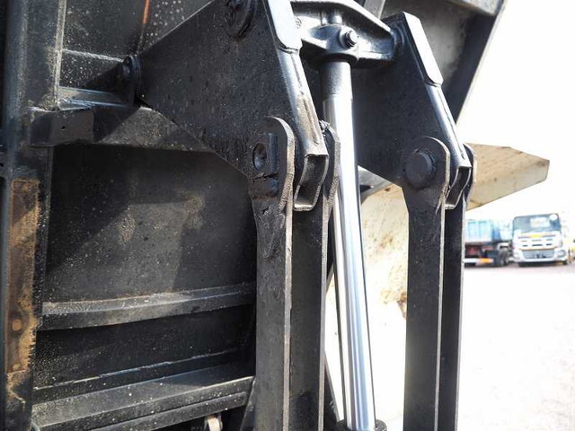 いすゞフォワードダンプ中型（4t）[写真13]