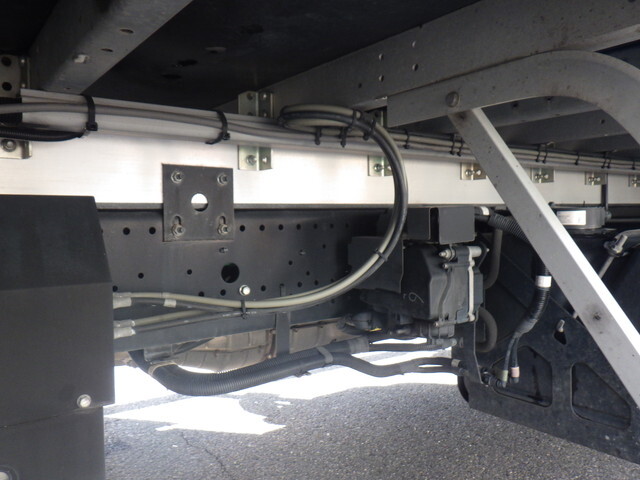 いすゞフォワードアルミウイング中型（4t）[写真18]