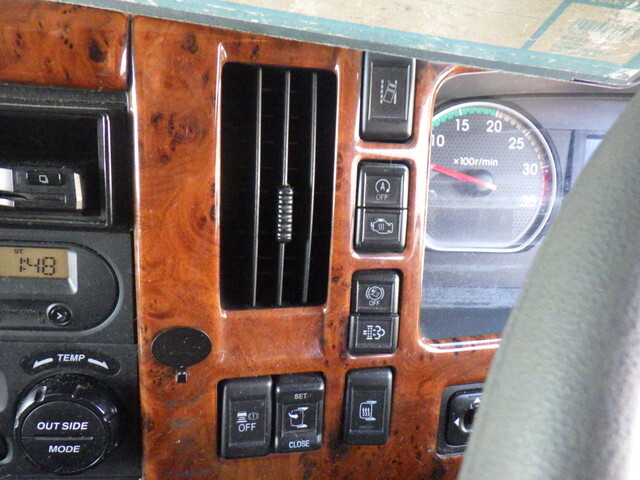 いすゞフォワードアルミウイング中型（4t）[写真32]