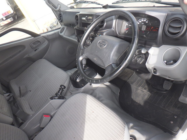 日野デュトロ平ボディ小型（2t・3t）[写真17]