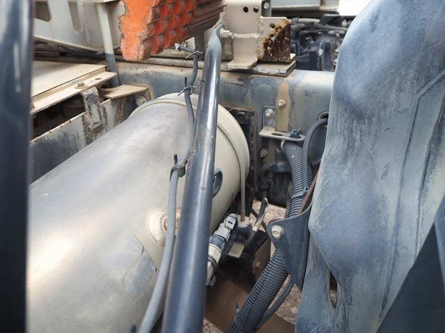 いすゞギガミキサー車（コンクリートミキサー）大型（10t）[写真11]