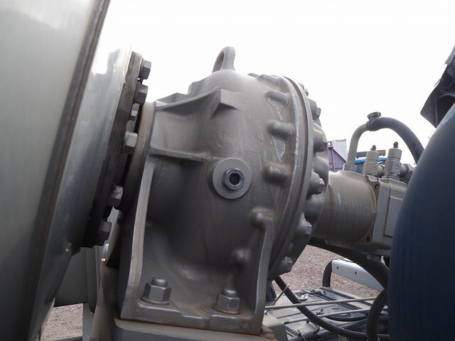 いすゞギガミキサー車（コンクリートミキサー）大型（10t）[写真12]