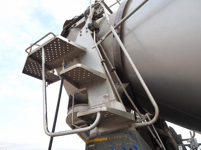 いすゞギガミキサー車（コンクリートミキサー）大型（10t）[写真14]