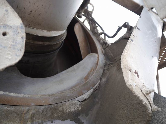 いすゞギガミキサー車（コンクリートミキサー）大型（10t）[写真16]