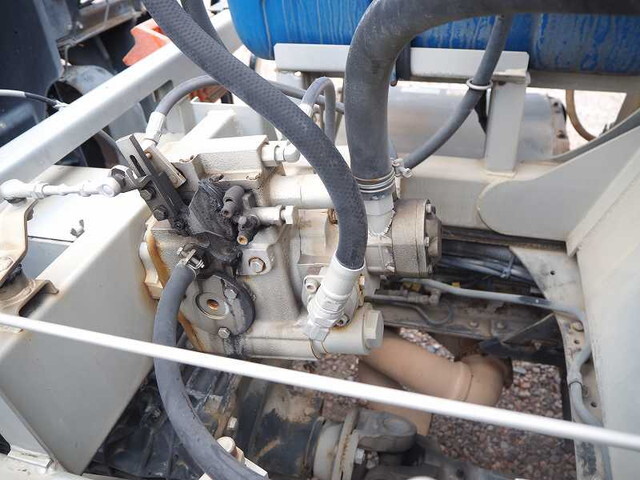 いすゞギガミキサー車（コンクリートミキサー）大型（10t）[写真28]