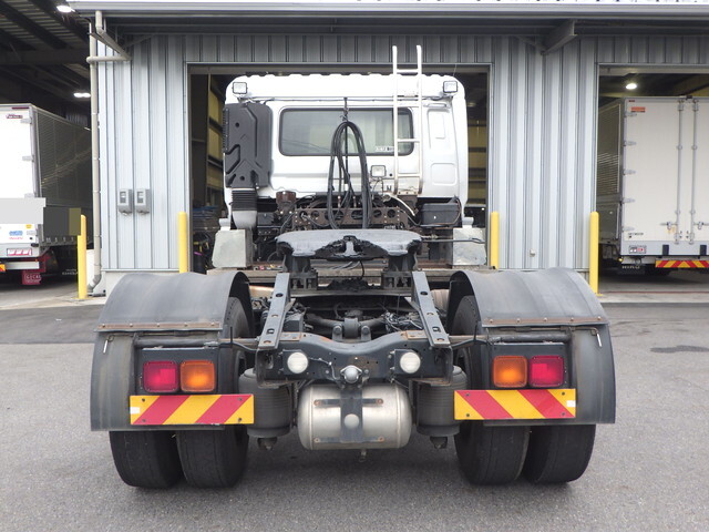 UDトラックスクオントレーラーヘッド（トラクターヘッド）大型（10t）[写真03]