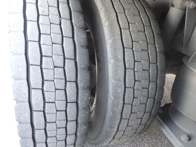 三菱ふそうスーパーグレートアルミウイング大型（10t）[写真14]