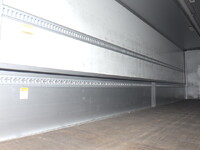 三菱ふそうスーパーグレートアルミウイング大型（10t）[写真18]